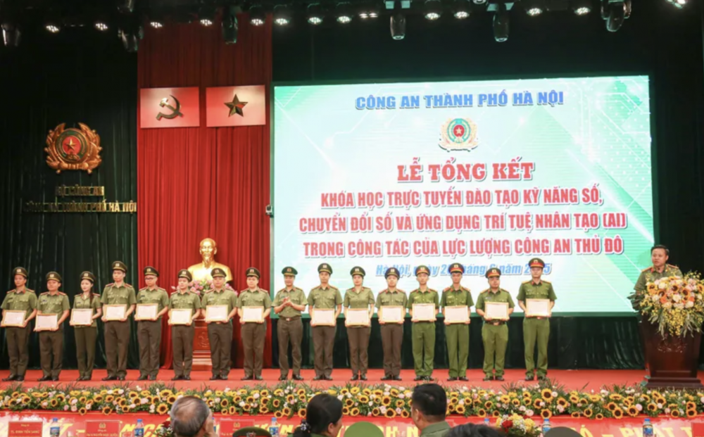 Hơn 7.500 cán bộ, chiến sỹ Công an Hà Nội hoàn thành khóa học ứng dụng AI