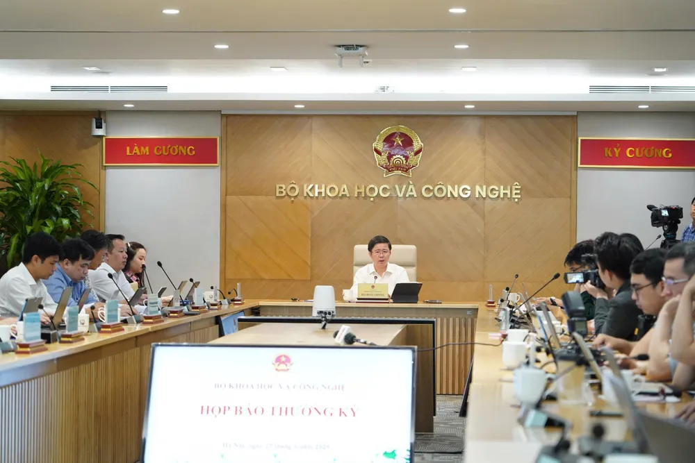 Quang cảnh cuộc họp báo Hop bao Bo KHCN 1.jpg