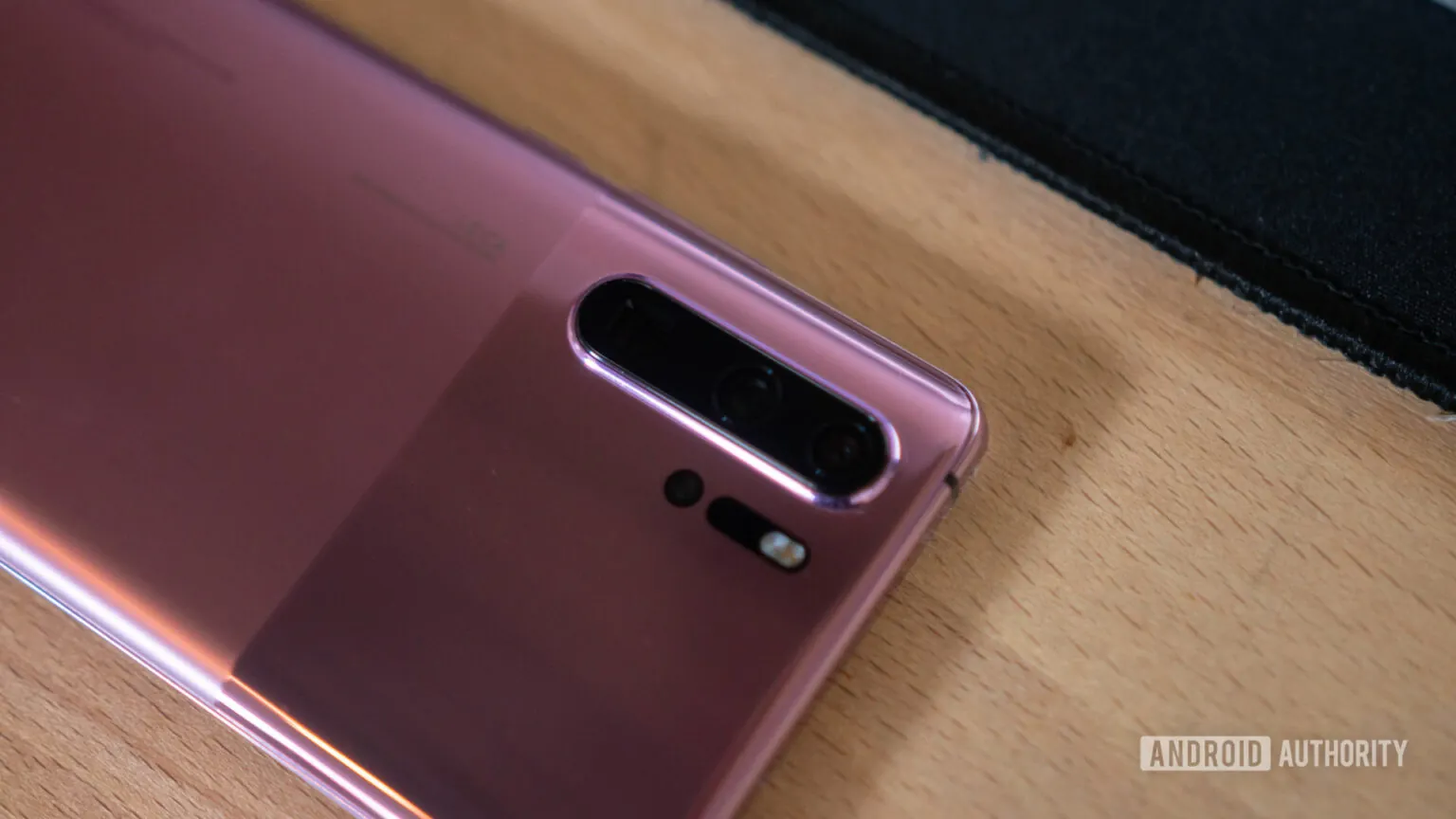 Dù đã có điện thoại Samsung mới, tôi vẫn dùng mẫu máy Trung Quốc này suốt 6 năm qua 3 Nhà báo công nghệ: