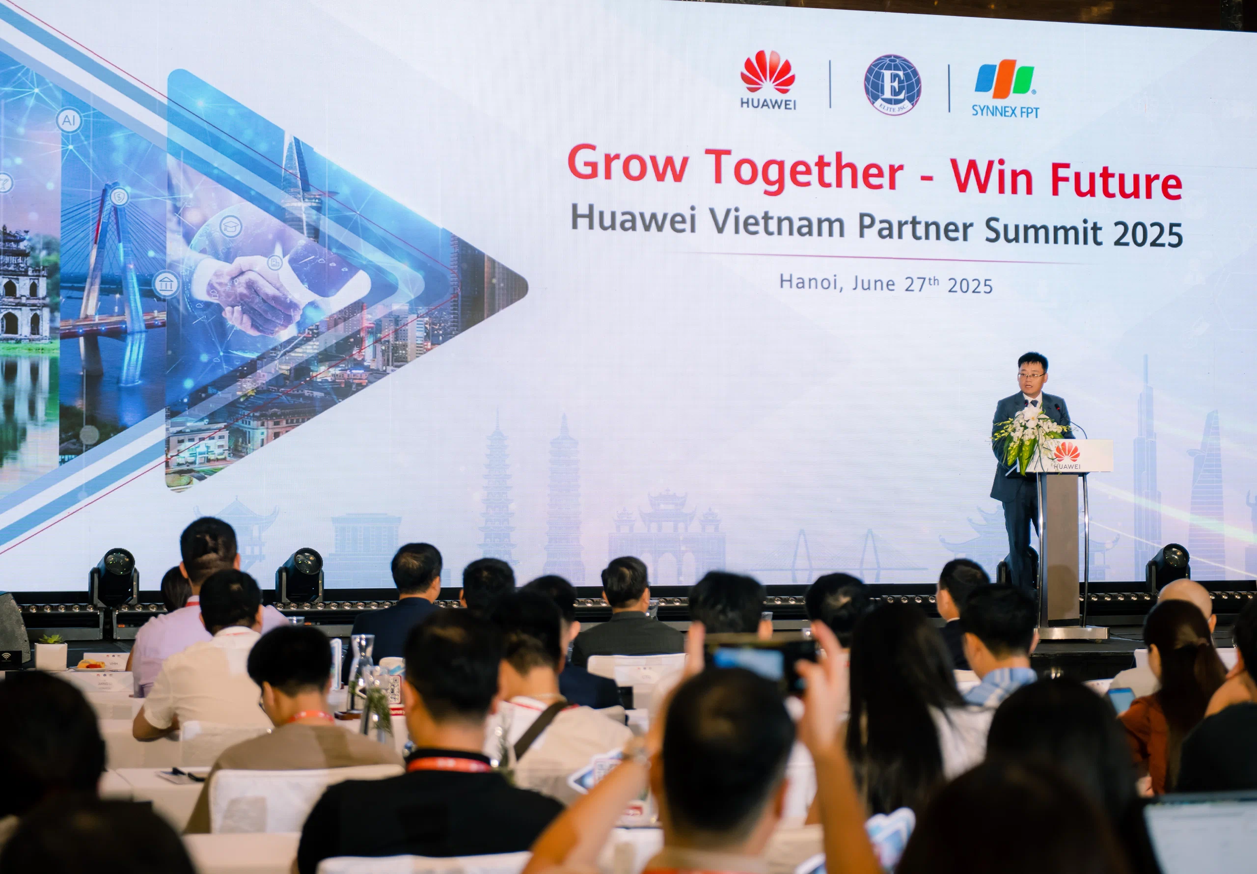 Huawei Vietnam Partner Summit 2025 nhấn mạnh cam kết gắn bó với đối tác trong đổi mới sáng tạo, với chiến lược hợp tác sâu và giải pháp công nghệ tiên tiến. Huawei Vietnam Partner Summit 2025: Tăng tốc chuyển đổi số với hệ sinh thái đối tác