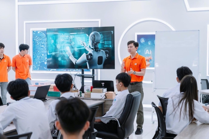 Trường Đại học FPT ra mắt chuyên ngành Chuyển đổi số 1 Sinh viên trường Đại học FPT học về công nghệ chủ chốt. Ảnh: Trường Đại học FPT