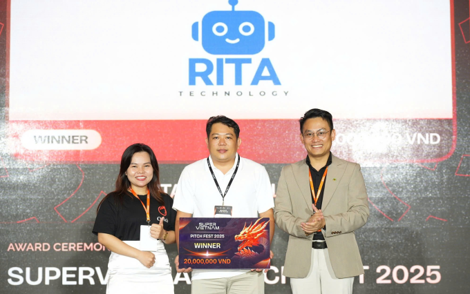 Robot nhận diện rủi ro về điện của quán quân PitchFest 2025 1 Rita nhận giải nhất tại sự kiện SuperVietnam 2025. Ảnh: Giang Huy