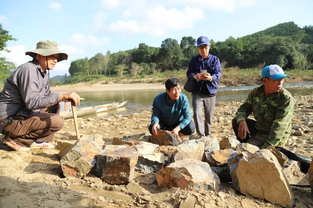 Tính chuyện khai thác mỏ ngọc bích ở Quảng Bình ảnh 3