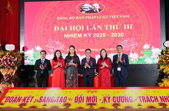 Ban Chấp hành Đảng bộ Báo nhiệm kỳ 2025 - 2030 ra mắt Đại hội. Ảnh La Thiên Hy.