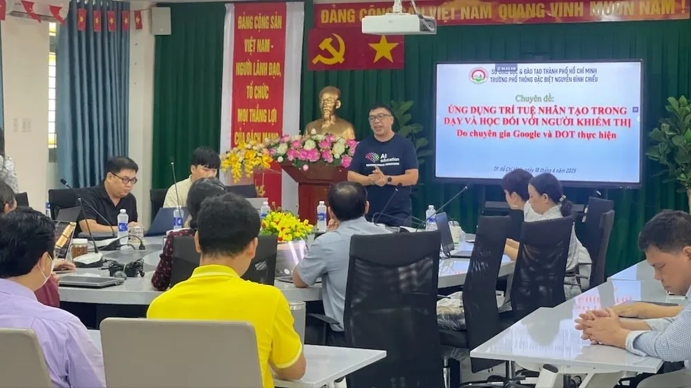 AI mở ra cánh cửa tiếp cận tri thức với người khiếm thị 1 Đại diện AI Education giới thiệu về Ứng dụng AI trong dạy và học đối với người khiếm thị