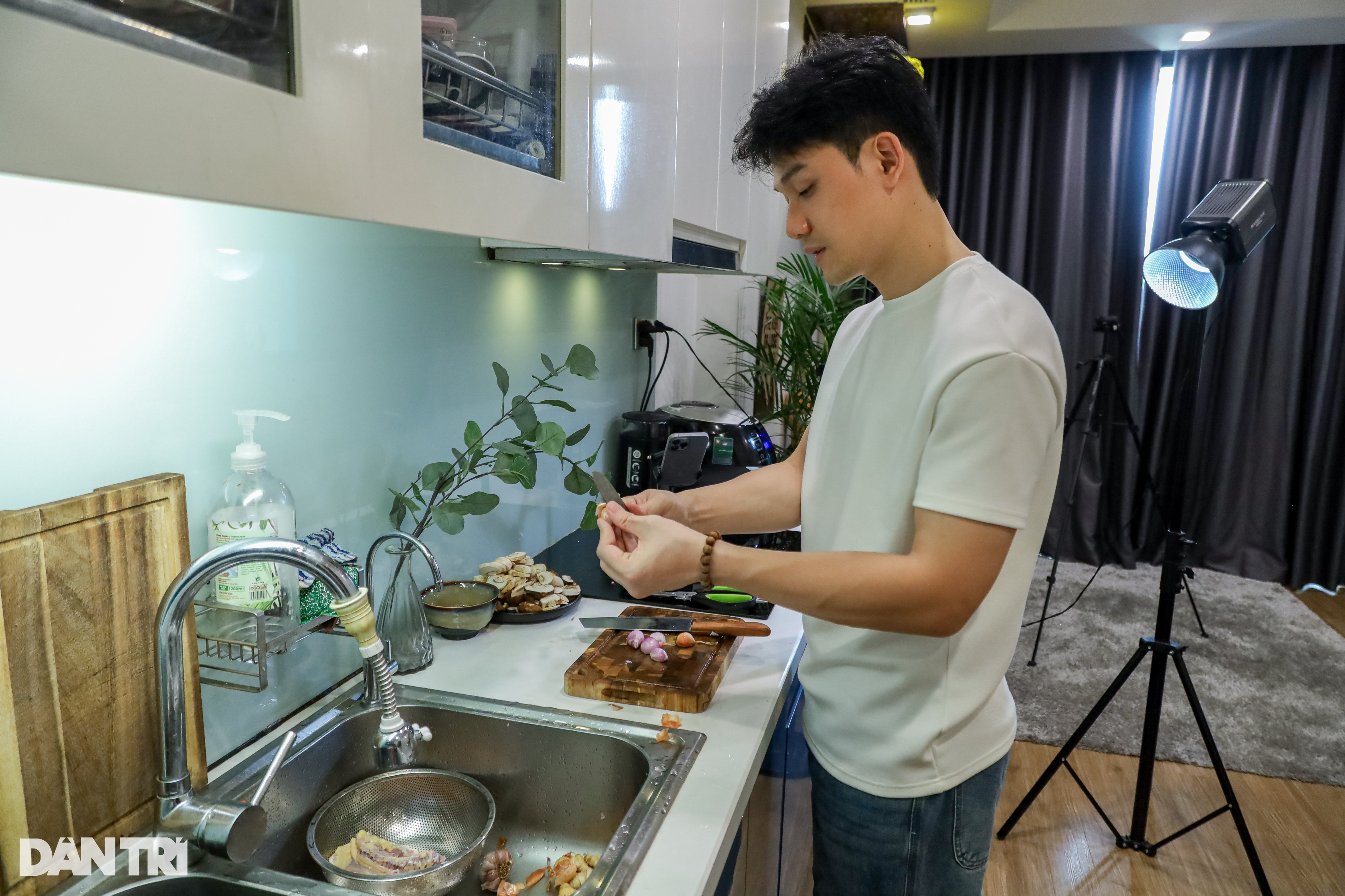Ông bố thất nghiệp kho nồi thịt, bất ngờ mở lối kiếm bộn tiền từ TikTok - 2