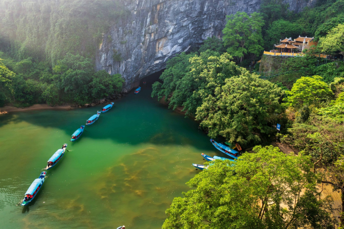 Khám phá động Phong Nha với tour Quảng Bình của Sovaba Travel 1 Trước cửa động Phong Nha. Ảnh: Sovaba Travel