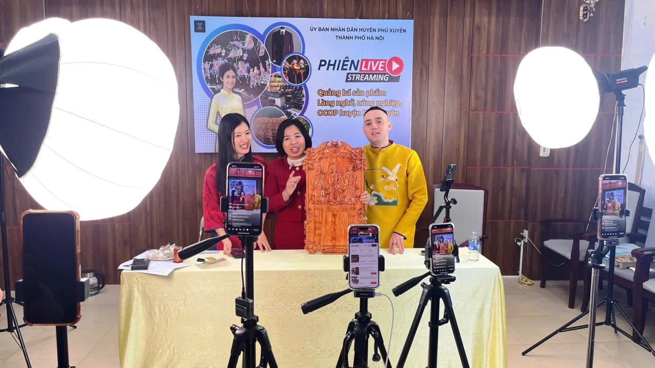 Doanh thu thương mại điện tử 5 tháng đầu năm 2025 đạt hơn 4.000 tỷ đồng 1 lang-nghe-phu-xuyen.jpg