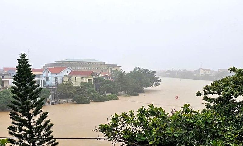 Mưa lớn gây ảnh hưởng nghiêm trọng đập hồ chứa nước 1 le-thuy.jpg