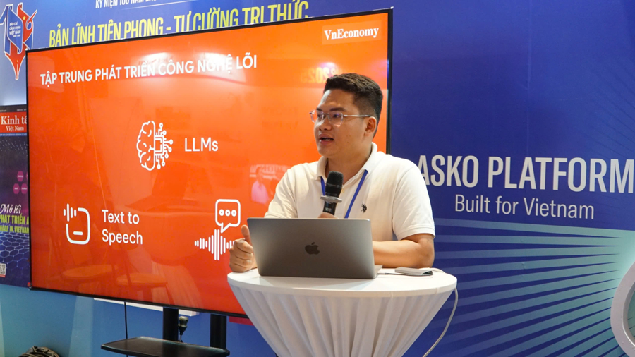 Hội báo toàn quốc 2025: Tối ưu hóa AI cho báo chí và chiến lược "đi vào tâm bão" của các startup công nghệ Việt 2 Anh Phạm Văn Mạnh, đại diện của Actable AI Việt Nam, chia sẻ tại tại gian hàng của Tạp chí Kinh tế Việt Nam tại Hội báo toàn quốc 2025.