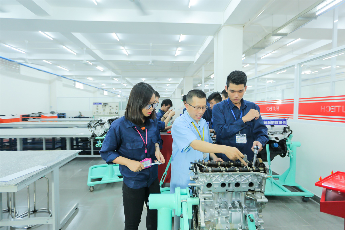 số hoá giáo dục và đào tạo nghề bằng công nghệ tương tác tích hợp AI 3 mo-hinh-thuc-hanh-dainamcorp.png