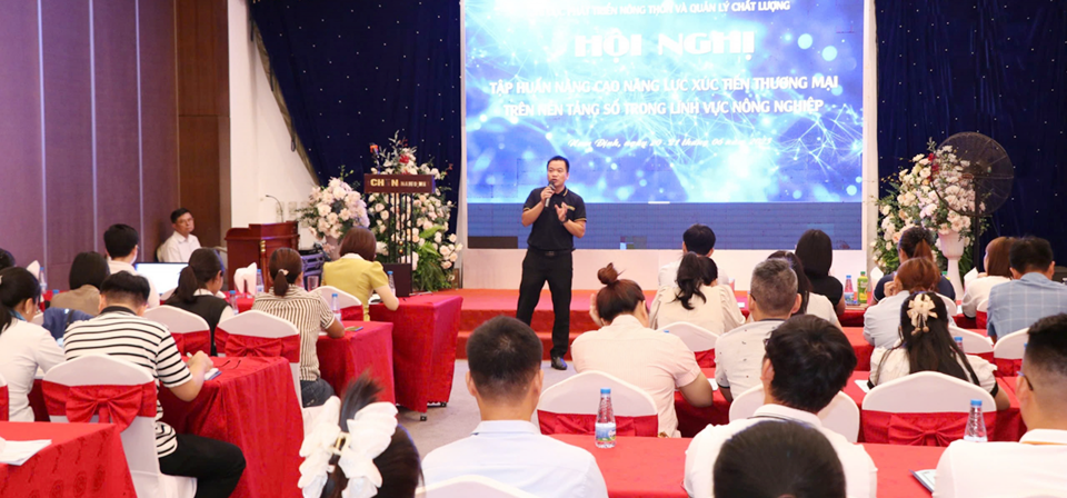 Hội nghị có sự tham dự của gần 70 đại biểu đến từ các doanh nghiệp, hợp tác xã (HTX), cơ sở sản xuất, kinh doanh nông sản trên địa bàn tỉnh. Hội nghị có sự tham dự của gần 70 đại biểu đến từ các doanh nghiệp, hợp tác xã (HTX), cơ sở sản xuất, kinh doanh nông sản trên địa bàn tỉnh.