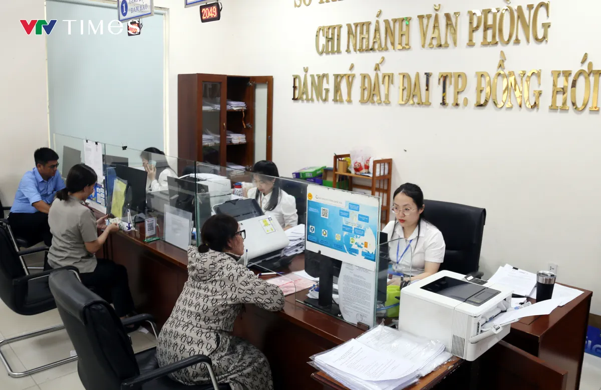 Quảng Bình: Bảo đảm thông suốt thủ tục hành chính trong giai đoạn sáp nhập xã, phường - Ảnh 2. Quảng Bình: Bảo đảm thông suốt thủ tục hành chính trong giai đoạn sáp nhập xã, phường - Ảnh 2.