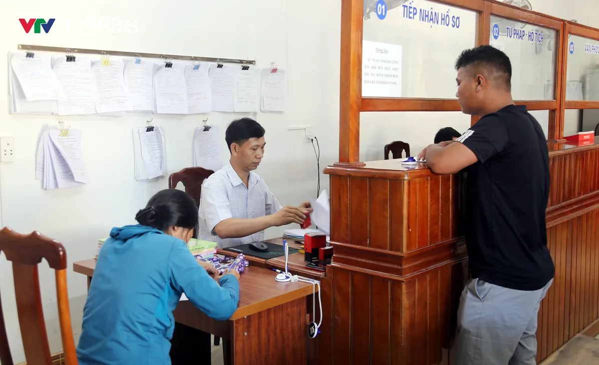 Quảng Bình: Bảo đảm thông suốt thủ tục hành chính trong giai đoạn sáp nhập xã, phường - Ảnh 1. Quảng Bình: Bảo đảm thông suốt thủ tục hành chính trong giai đoạn sáp nhập xã, phường - Ảnh 1.