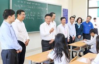 Thông tin chính thức về việc lộ đề thi Toán trên ứng dụng AI 5 Phó Thủ tướng Lê Thành Long kiểm tra công tác chuẩn bị thi tốt nghiệp THPT tại Hải Phòng