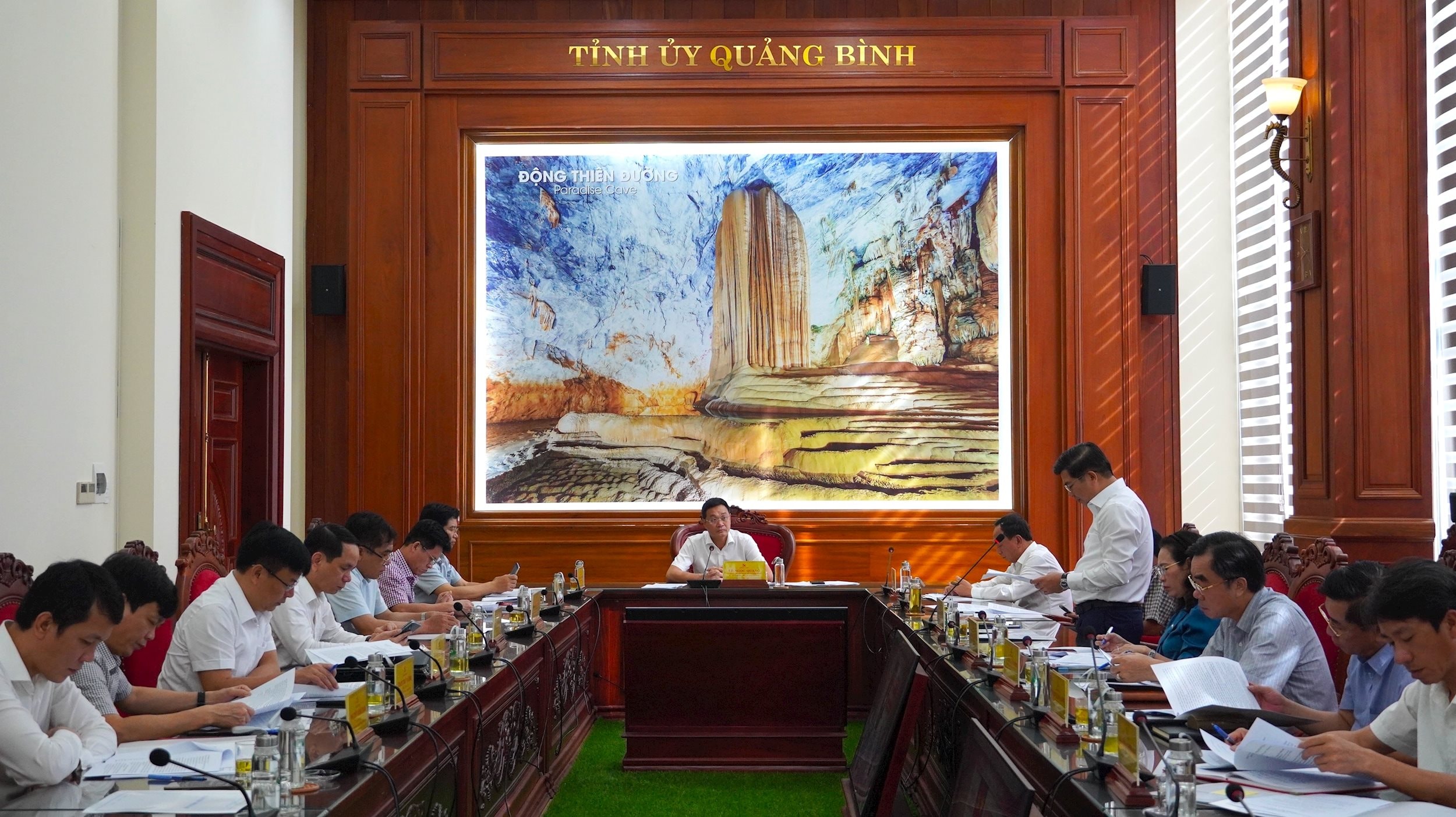 100% xã, phường ở Quảng Bình sẽ vận hành thí điểm mô hình trước 1/7 2 Quang cảnh phiên họp tại Tỉnh ủy Quảng Bình