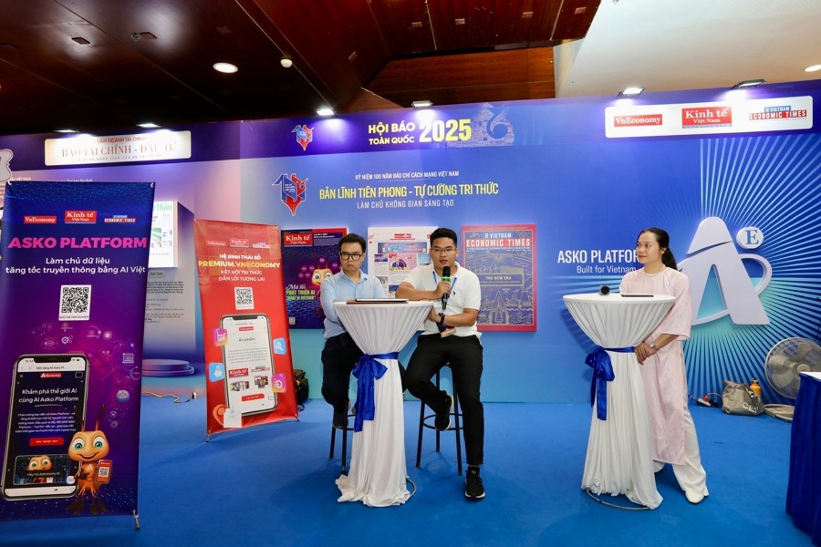 Bài toán kinh tế báo chí đã được VnEconomy cân nhắc kỹ lưỡng trong chiến lược AI Askonomy 2 VnEconomy giới thiệu về Marcom-AI Platform - hệ sinh thái công nghệ toàn diện tại Hội báo toàn quốc 2025.