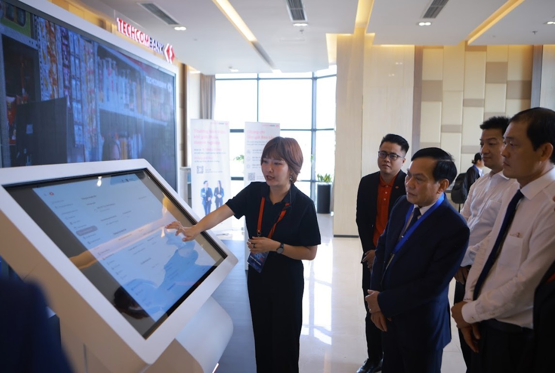 techcombank-dong-hanh-chuyen-doi-so-cung-doanh-nghiep-can-tho4-1750397476.jpg