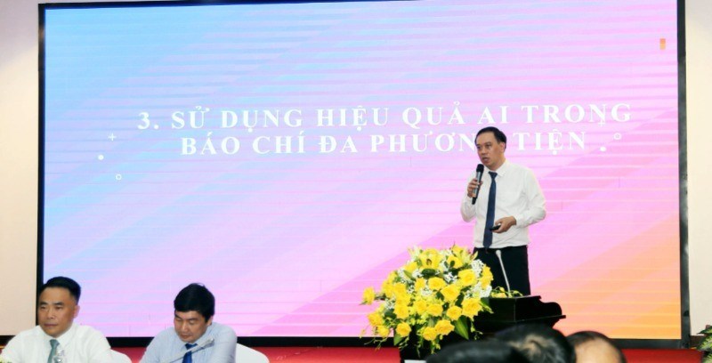 Hội thảo “Ứng dụng AI trong báo chí truyền thông văn hóa môi trường và phát triển du lịch biển” | Nhịp sống số 3 Nhà báo Ngô Việt Anh, Giám đốc Trung tâm Phát triển truyền thông, Báo Nhân Dân tham luận tại hội thảo.