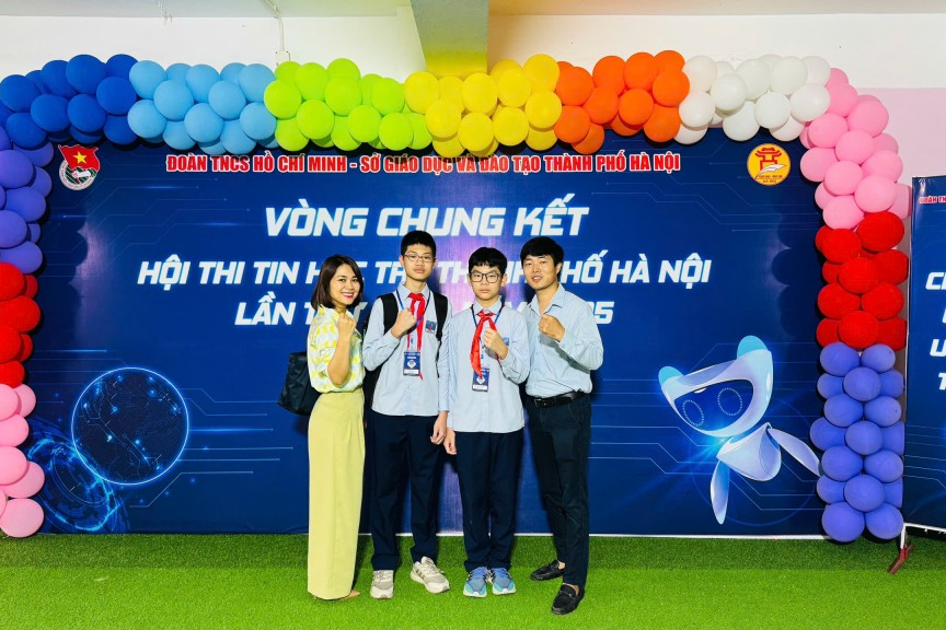 Hai nam sinh Hà Nội ứng dụng AI giải quyết bài toán rác thải