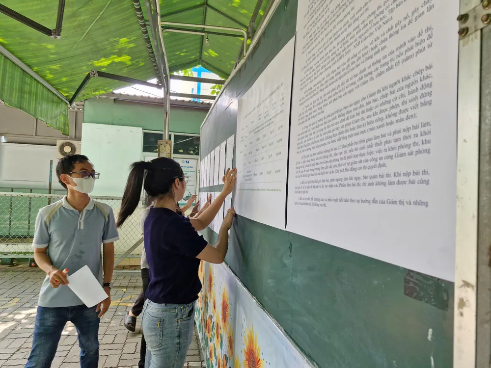 Kỳ thi vào lớp 10 sẽ không tổ chức khai mạc. Thí sinh lưu ý đến làm thủ tục dự thi vào ngày mai để nắm rõ quy chế. Ảnh: NGUYỄN QUYÊN thi-vao-lop-10.jpg