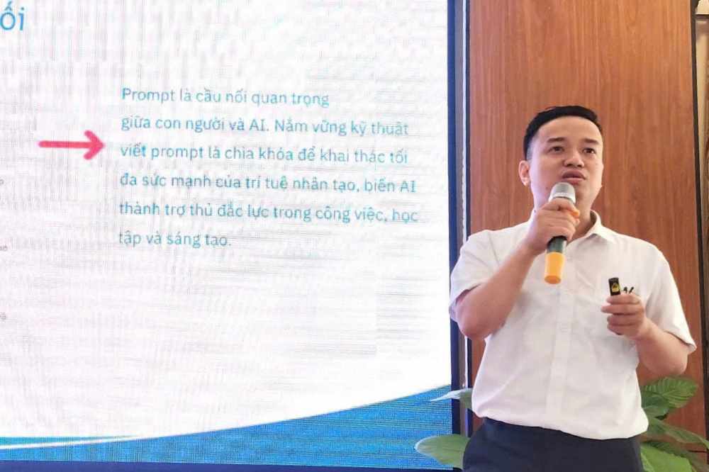 Hai trụ cột thiết yếu trong quá trình chuyển đổi số tại Trà Vinh 3 Ông Cao Quí Long, đại diện Trung tâm eComDX chia sẻ về ứng dụng trí tuệ nhân tạo (AI) trong công việc và kinh doanh