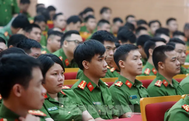 Hà Nội: Hơn 7.000 cán bộ, chiến sĩ hoàn thành khóa học ứng dụng AI ảnh 3