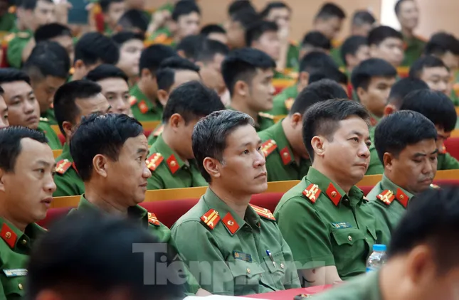 Hà Nội: Hơn 7.000 cán bộ, chiến sĩ hoàn thành khóa học ứng dụng AI ảnh 2