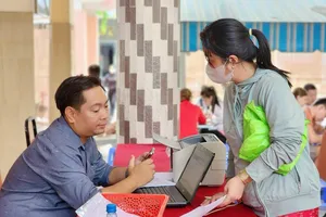 Khuyến cáo thí sinh không mang điện thoại đến điểm thi vào lớp 10 2 3 quận ở TP.HCM điều chỉnh thời gian tuyển sinh đầu cấp