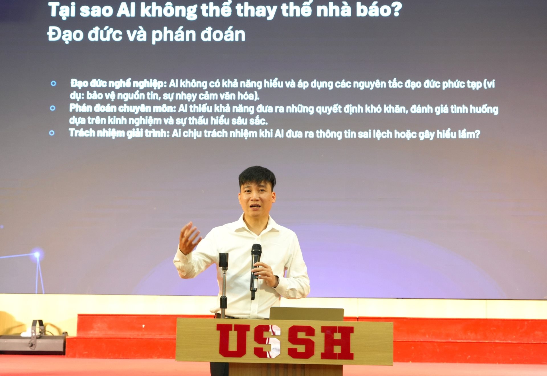 Lợi ích và thách thức của AI đối với báo chí 1 ussh-toa-dam-ai-bao-chi-6.jpg