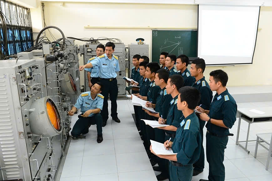 Ứng dụng AI trong quân sự và những vấn đề đặt ra đối với hoạt động GDĐT và NCKH trong các nhà trường quân đội 1 z6570393273869_288ea1bd419dc8fea31c0b54b4ca306d