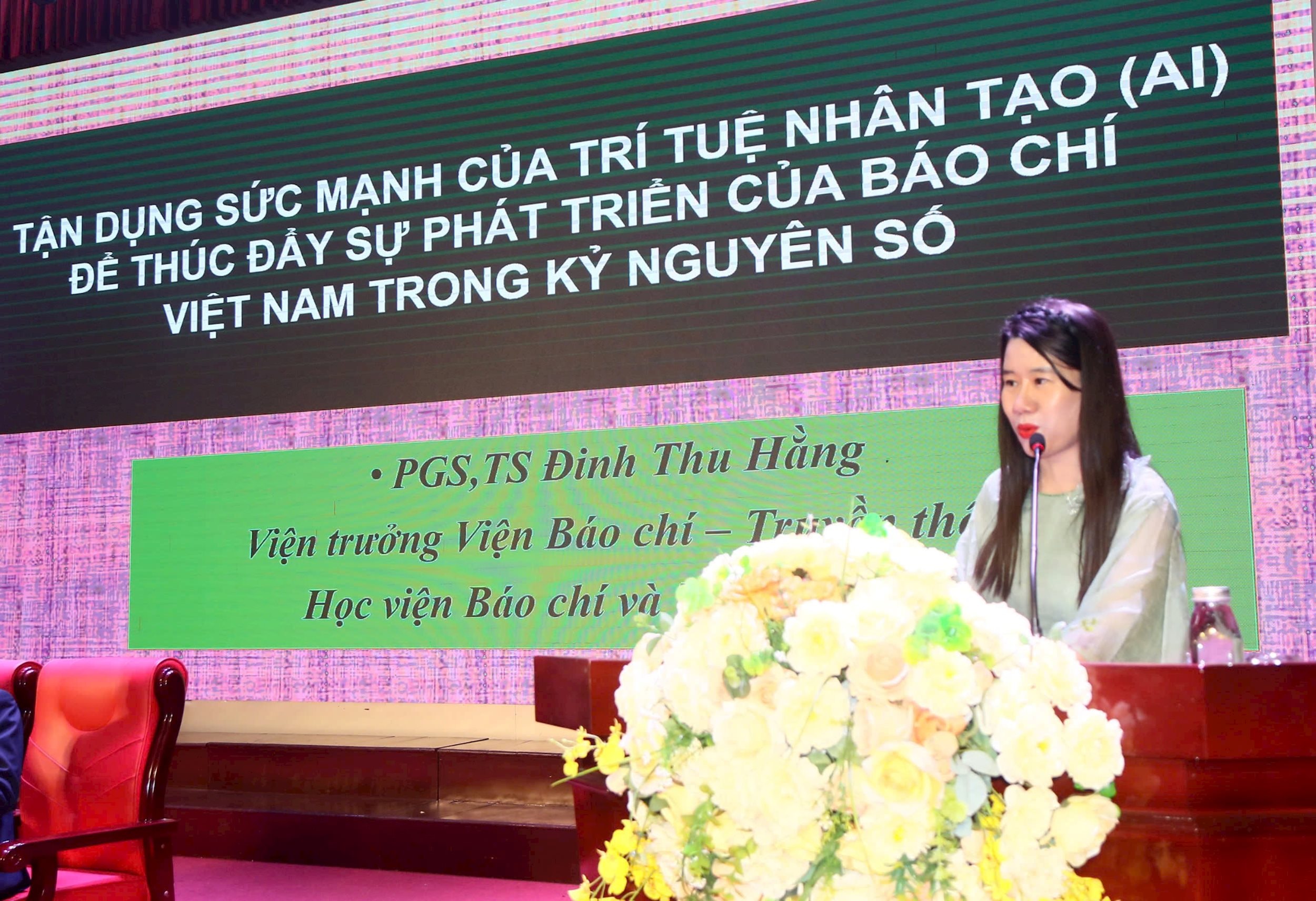 PGS.TS Đinh Thị Thu Hằng, Viện trưởng Viện Báo chí - Truyền thông, Học viện Báo chí và Tuyên truyền. Ảnh: Thúy Hằng