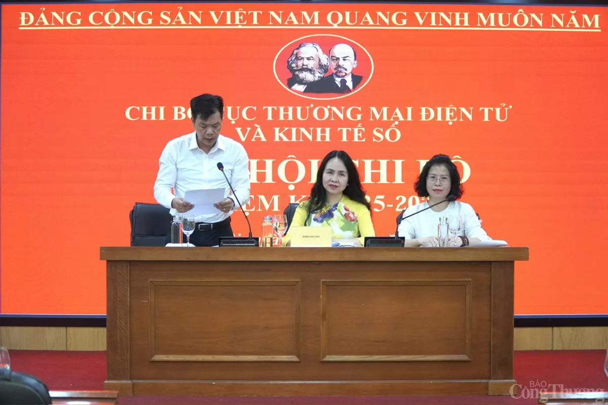 Đoàn Chủ tịch điều hành Đại hội.