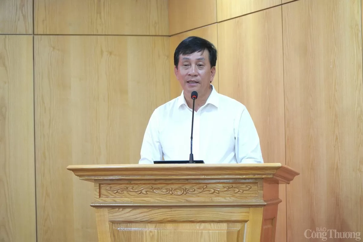 Đồng chí Phan Văn Bản, Phó Bí thư Chuyên trách Đảng uỷ Bộ Công Thương phát biểu chỉ đạo tại Đại hội.