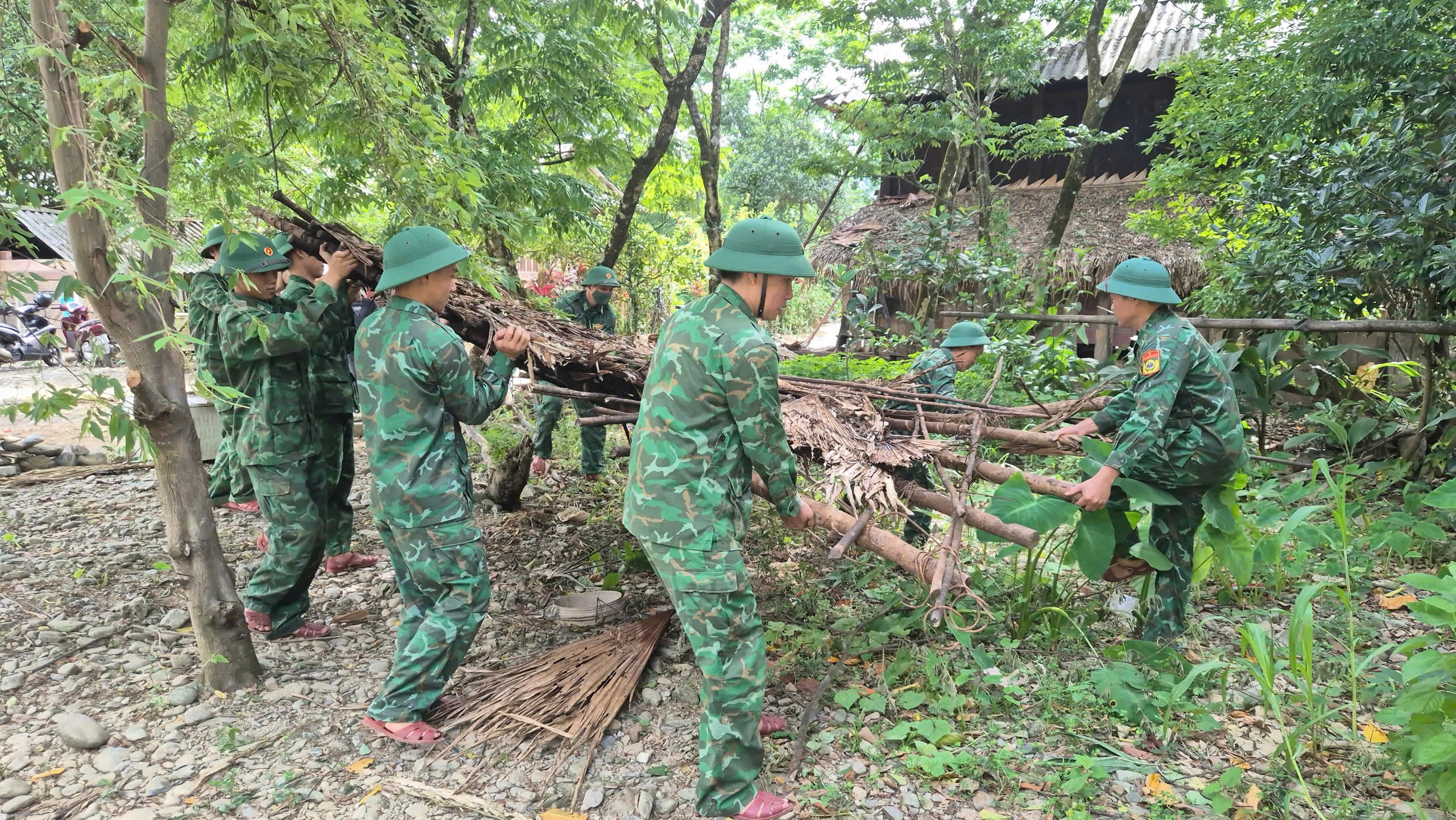 Khởi công đồng loạt 156 căn nhà để xóa nhà tạm, nhà dột nát ở biên giới 2 z6667283007406_7cc77bea1d483687fbaefa4c690e599f.jpg