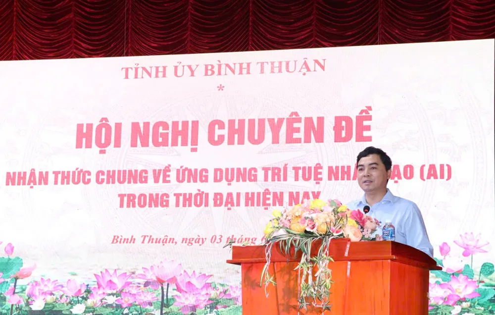 Ông Nguyễn Hoài Anh, Bí thư Tỉnh ủy Bình Thuận: “AI không chỉ là công cụ, mà là ngọn đèn soi rọi tư duy đổi mới, là động lực để cán bộ, đảng viên dám nghĩ khác, làm khác và hành động nhanh hơn”. z6667774259105_fa71e912649154f4c04a8bd22cea6579.jpg