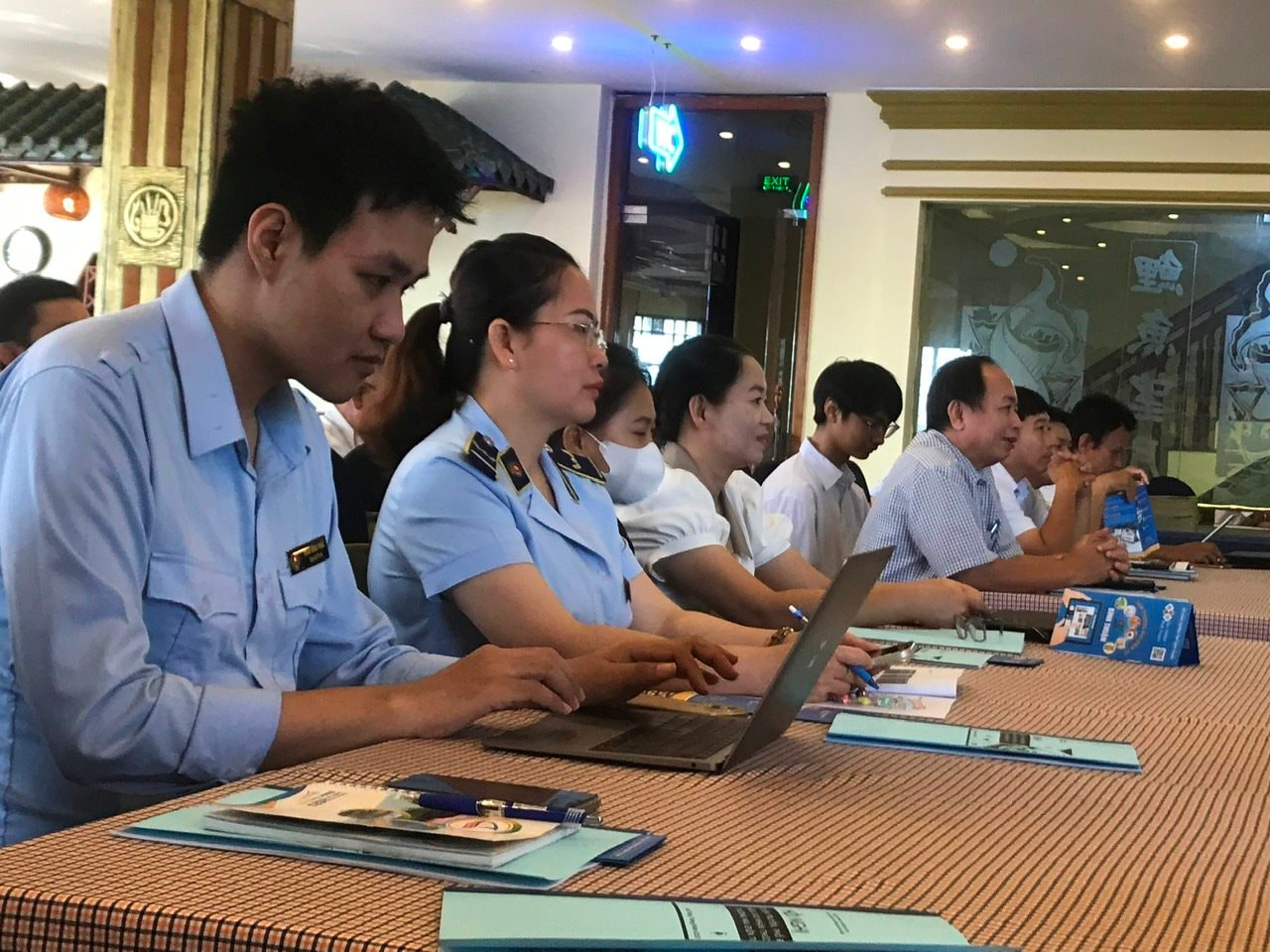 Tuyên truyền, phổ biến, nâng cao nhận thức về thương mại điện tử 3 z6673457819130_2dfe4ae34500779d45df97ee335f863b.jpg