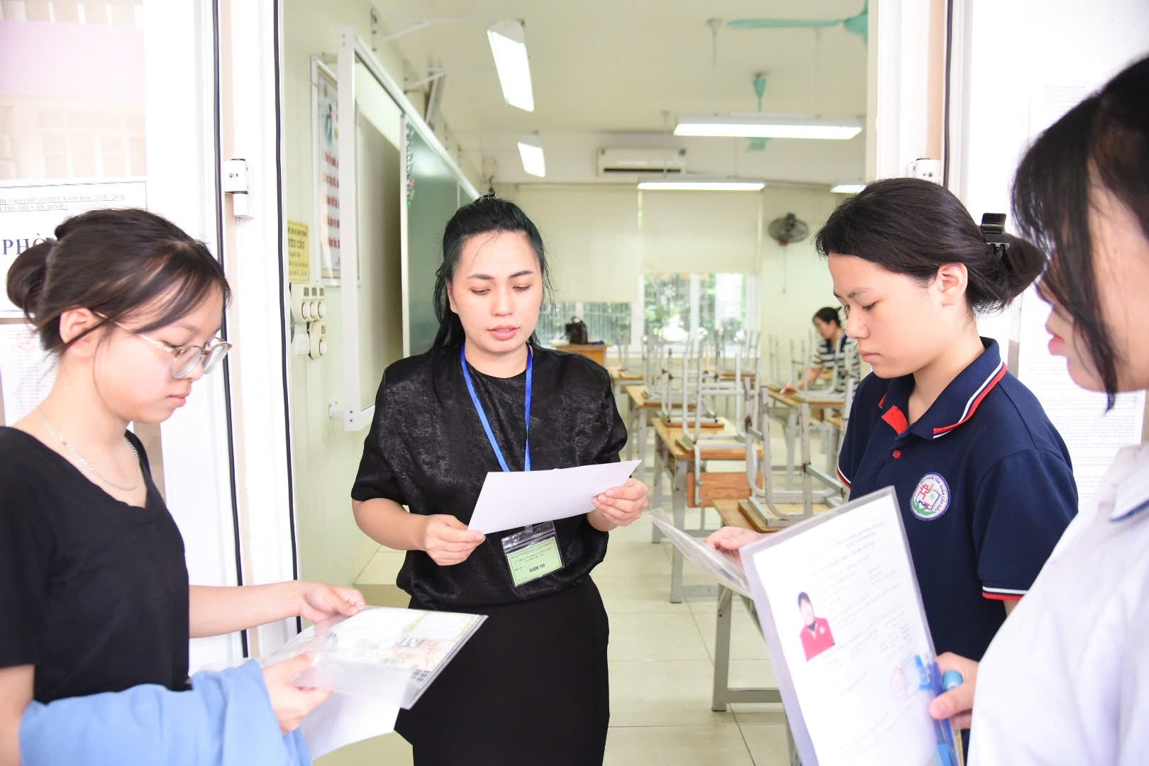 1 thí sinh bị đình chỉ vì mang điện thoại vào phòng thi lớp 10 1 z6676983010202_fe82e4125f0736ff74975e9d3eb332ed.jpg
