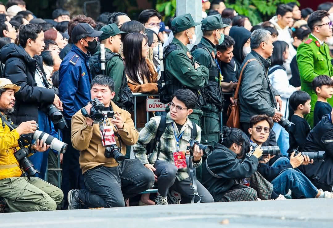 Gen Z làm báo thời AI: “Vượt ải” nhờ ngách đi mới và khả năng đa nhiệm - 4 Gen Z làm báo thời AI: “Vượt ải” nhờ ngách đi mới và khả năng đa nhiệm - 4