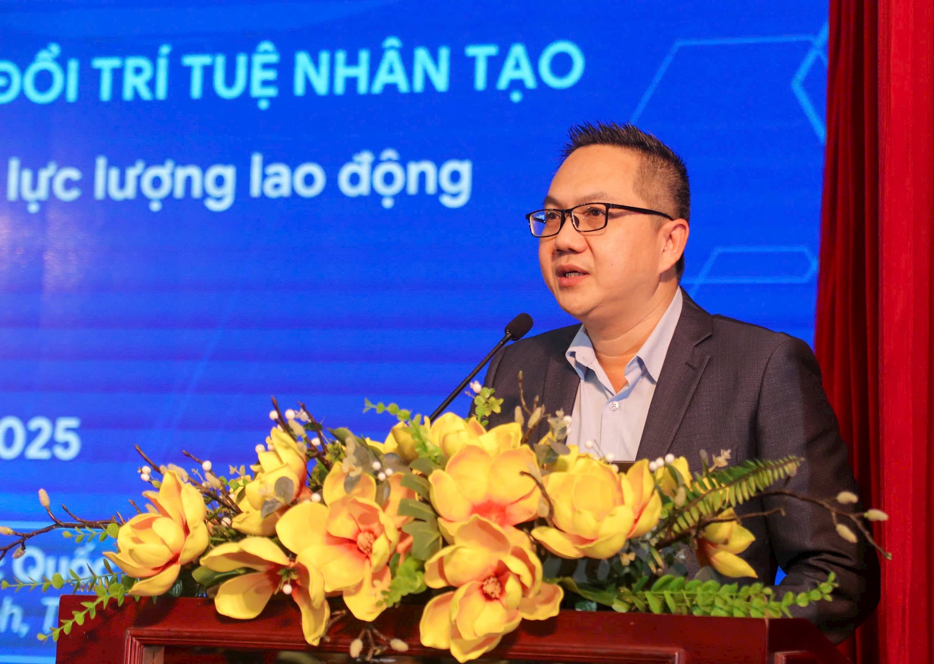 Chuyên gia quốc tế bàn về chuyển đổi AI tại Việt Nam 1 z6714799549945_7f3cbd5ba9f72600a4bb8a3fd4987463.jpg