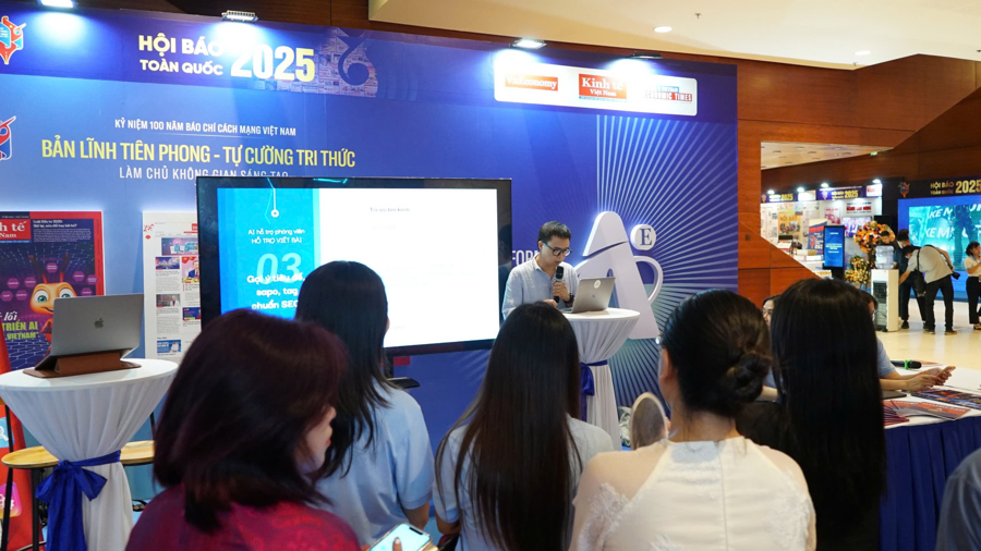 Hội báo toàn quốc 2025: Tối ưu hóa AI cho báo chí và chiến lược "đi vào tâm bão" của các startup công nghệ Việt 1 Anh Lưu Quang Trung, đại diện Hemera, chia sẻ kinh nghiệm trong việc tùy chỉnh hệ thống CMS (Content Management System) cho từng tòa soạn.