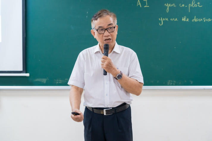 Tăng cường ứng dụng trí tuệ nhân tạo vào đào tạo giáo dục sau đại học tại HUTECH 2 Tăng cường ứng dụng trí tuệ nhân tạo vào đào tạo giáo dục sau đại học tại HUTECH 23