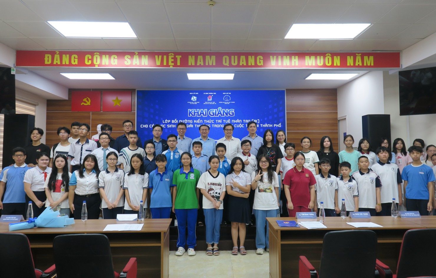 TP. Hồ Chí Minh: Thí điểm đào tạo về AI cho hơn 200 học sinh tiêu biểu 5 Chường trình thể hiện tầm nhìn chiến lược của Thành phố trong việc phát triển nguồn nhân lực chất lượng cao trong thời gian tới. Ảnh: Đức Mỹ