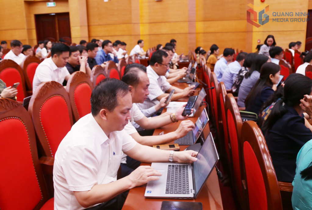 Tập huấn về kỹ năng số, chuyển đổi số và trí tuệ nhân tạo (AI) cho đại biểu HĐND 3 g