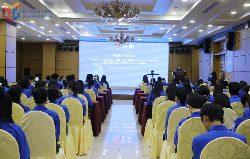 Phát động phong trào “30 ngày cao điểm mở lớp Bình dân học vụ số”.