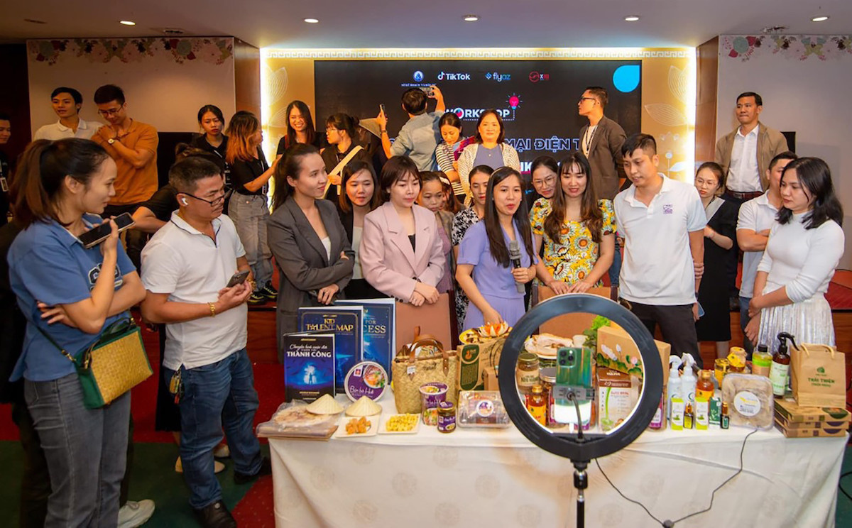 Các gian hàng chính hãng, có chiến lược kinh doanh phù hợp, sản phẩm chất lượng tốt, nguồn gốc rõ ràng... được người tiêu dùng đánh giá cao. Ảnh: KT