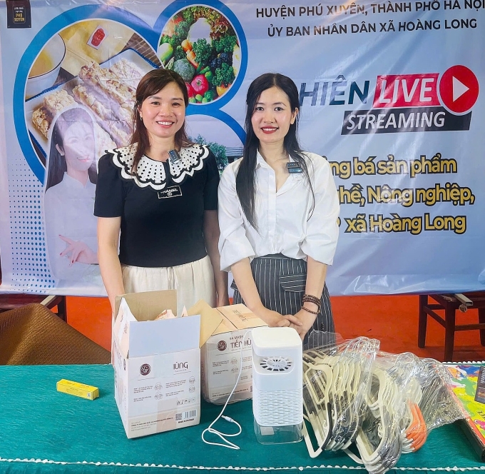 Doanh nghiệp nhỏ 'hồi sinh' nhờ bán hàng online 1 Một buổi tập huấn livestream tại xã Hoàng Long cũ (nay là xã Phượng Dực - Hà Nội). Ảnh: Làng Nghề Phú Xuyên Hà Nội