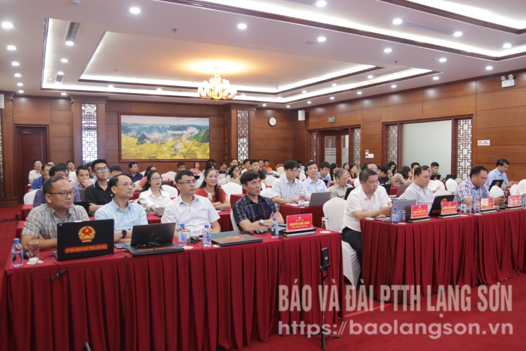 Các đại biểu tham dự hội nghị tập huấn