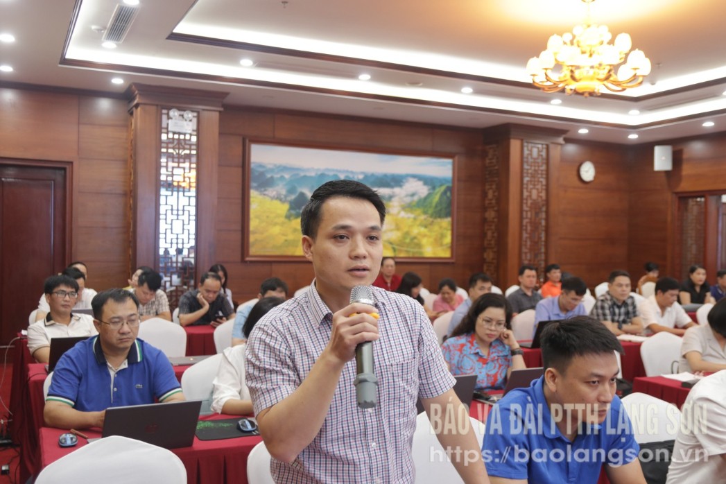 Đại biểu nêu ý kiến tại hội nghị tập huấn