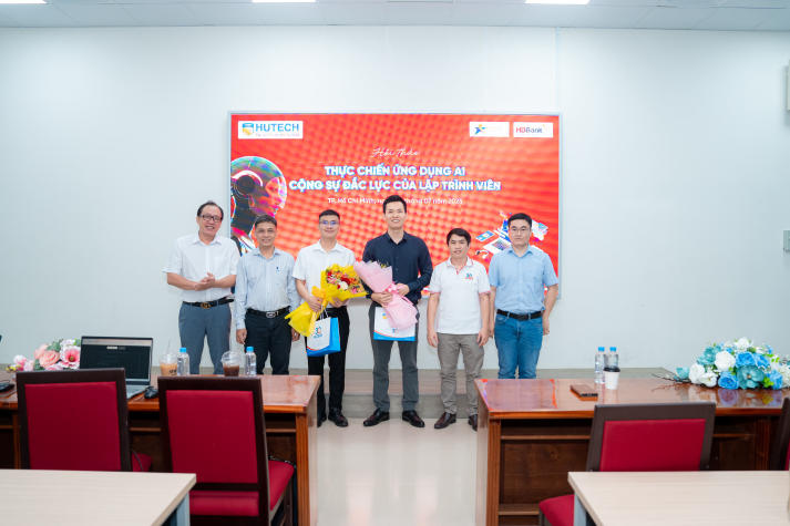 Sinh viên Công nghệ thông tin HUTECH nâng cao kỹ năng ứng dụng AI vào lập trình 51